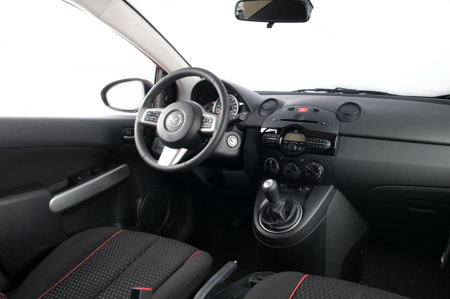  Mazda2 2010 года  (фото 182 из 183)